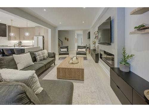 641 Wild Rye Street, Waterloo, ON - Indoor Photo Showing Living Room