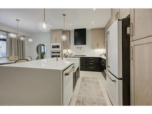 641 Wild Rye Street, Waterloo, ON - Indoor Photo Showing Kitchen With Upgraded Kitchen