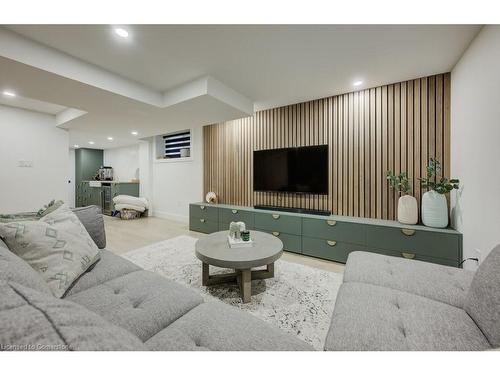 641 Wild Rye Street, Waterloo, ON - Indoor Photo Showing Living Room