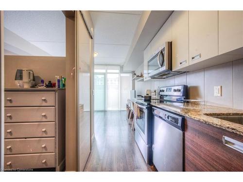 620-308 Lester Street, Waterloo, ON - Indoor Photo Showing Kitchen