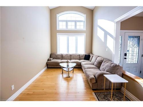 406 Rideau River Street, Waterloo, ON - Indoor Photo Showing Living Room