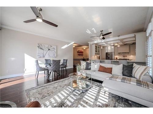 179 Doon Mills Drive, Kitchener, ON - Indoor Photo Showing Living Room