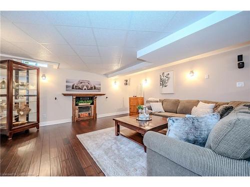 179 Doon Mills Drive, Kitchener, ON - Indoor Photo Showing Living Room