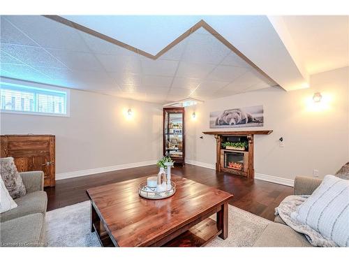 179 Doon Mills Drive, Kitchener, ON - Indoor Photo Showing Living Room