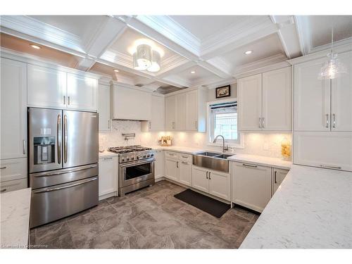 179 Doon Mills Drive, Kitchener, ON - Indoor Photo Showing Kitchen With Double Sink With Upgraded Kitchen