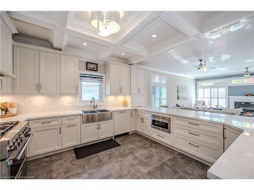 179 Doon Mills Drive, Kitchener, ON - Indoor Photo Showing Kitchen With Double Sink With Upgraded Kitchen