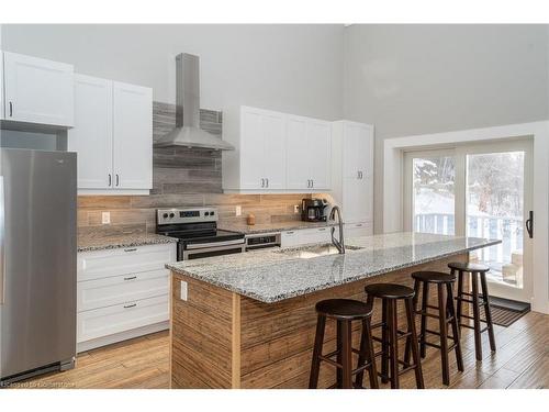 17 Deerhurst Highlands Drive, Huntsville, ON - Indoor Photo Showing Kitchen