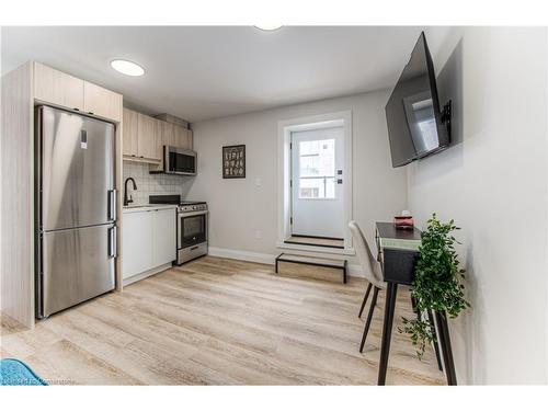 28-30 Ontario Street S, Kitchener, ON - Indoor Photo Showing Kitchen