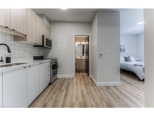 28-30 Ontario Street S, Kitchener, ON - Indoor Photo Showing Kitchen