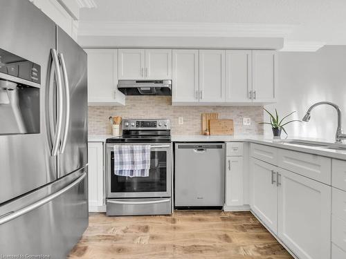 72 Wood Grove Crescent, Cambridge, ON - Indoor Photo Showing Kitchen