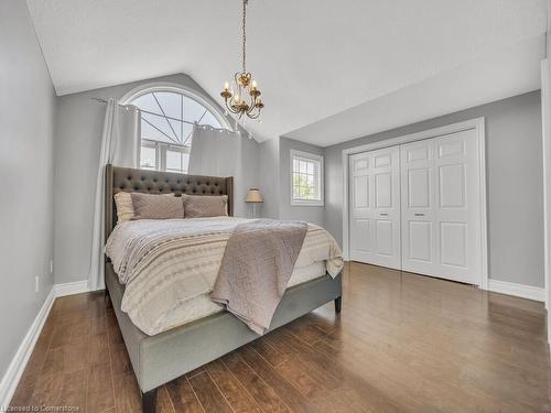 72 Wood Grove Crescent, Cambridge, ON - Indoor Photo Showing Bedroom