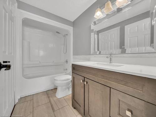 72 Wood Grove Crescent, Cambridge, ON - Indoor Photo Showing Bathroom