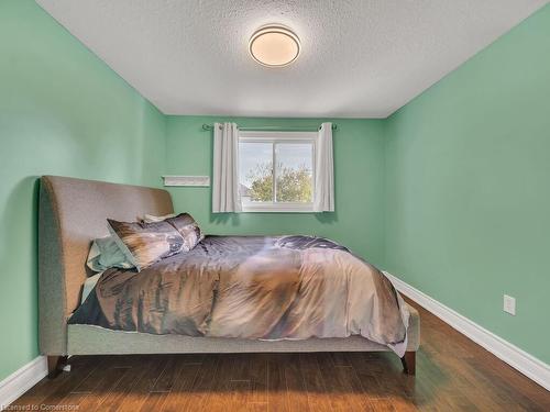 72 Wood Grove Crescent, Cambridge, ON - Indoor Photo Showing Bedroom