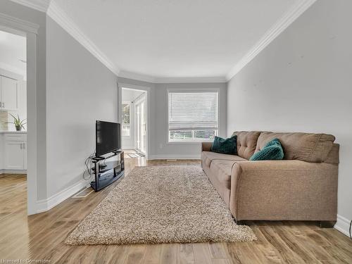 72 Wood Grove Crescent, Cambridge, ON - Indoor Photo Showing Living Room