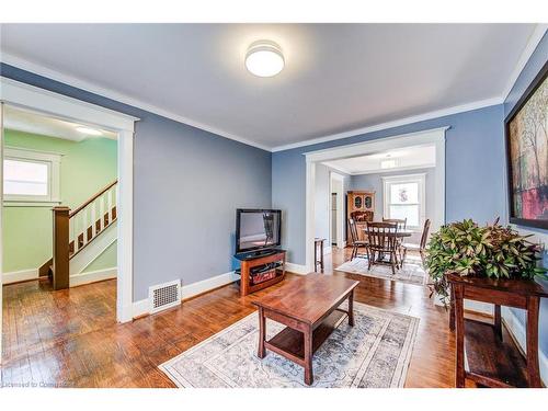 168 Edinburgh Road N, Guelph, ON - Indoor Photo Showing Living Room