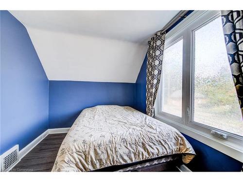 168 Edinburgh Road N, Guelph, ON - Indoor Photo Showing Bedroom