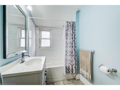 168 Edinburgh Road N, Guelph, ON - Indoor Photo Showing Bathroom