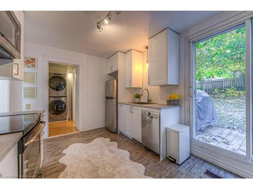 52 Berkley Road, Cambridge, ON - Indoor Photo Showing Kitchen