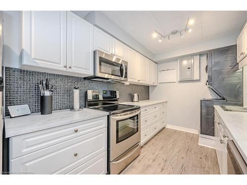 54-63 Conroy Crescent, Guelph, ON - Indoor Photo Showing Kitchen