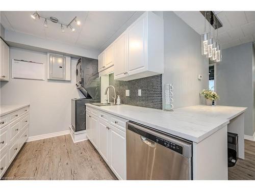 54-63 Conroy Crescent, Guelph, ON - Indoor Photo Showing Kitchen