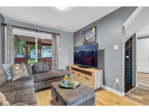 765 Guelph Street, Kitchener, ON - Indoor Photo Showing Living Room