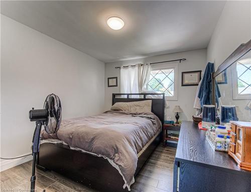 27 Weichel Street, Kitchener, ON - Indoor Photo Showing Bedroom