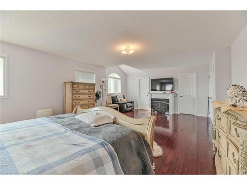 170 The Queens Way, Barrie, ON - Indoor Photo Showing Bedroom