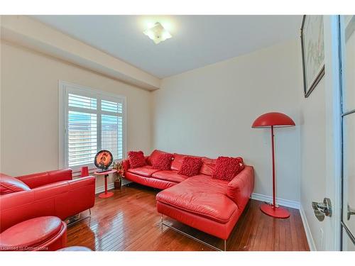 170 The Queens Way, Barrie, ON - Indoor Photo Showing Living Room