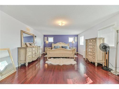 170 The Queens Way, Barrie, ON - Indoor Photo Showing Bedroom