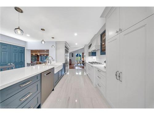 7 Woodland Drive, Cambridge, ON - Indoor Photo Showing Kitchen With Upgraded Kitchen