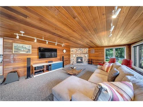 7 Woodland Drive, Cambridge, ON - Indoor Photo Showing Living Room With Fireplace