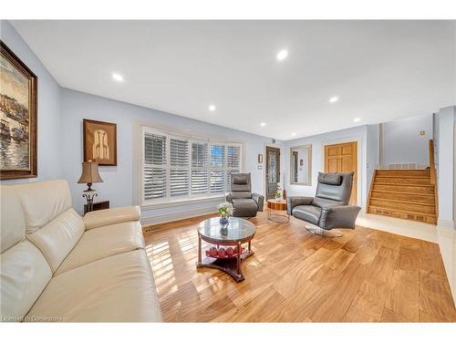 7 Woodland Drive, Cambridge, ON - Indoor Photo Showing Living Room