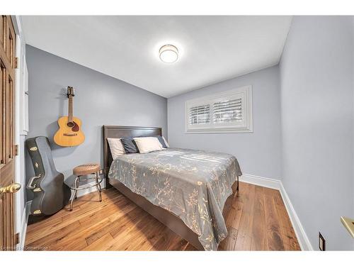 7 Woodland Drive, Cambridge, ON - Indoor Photo Showing Bedroom