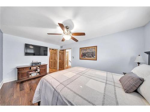 7 Woodland Drive, Cambridge, ON - Indoor Photo Showing Bedroom