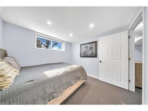 7 Woodland Drive, Cambridge, ON - Indoor Photo Showing Bedroom