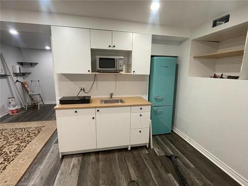 7 Woodland Drive, Cambridge, ON - Indoor Photo Showing Kitchen