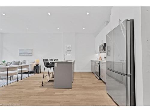 309-525 New Dundee Road, Kitchener, ON - Indoor Photo Showing Kitchen