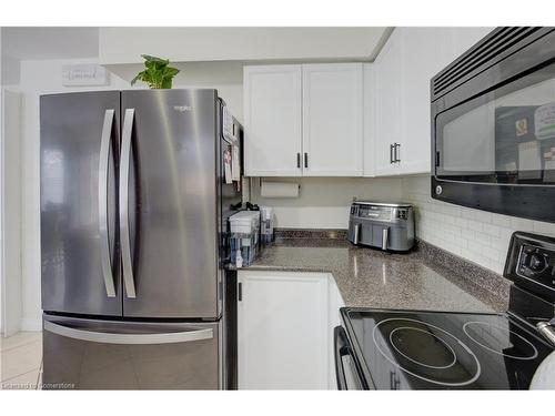 594 Burnett Avenue, Cambridge, ON - Indoor Photo Showing Kitchen