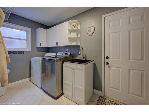 594 Burnett Avenue, Cambridge, ON - Indoor Photo Showing Laundry Room