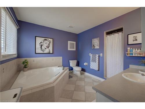 594 Burnett Avenue, Cambridge, ON - Indoor Photo Showing Bathroom