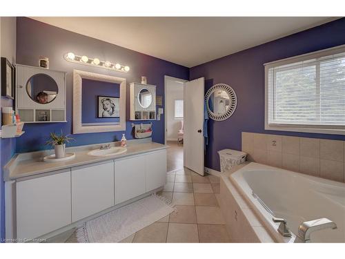 594 Burnett Avenue, Cambridge, ON - Indoor Photo Showing Bathroom