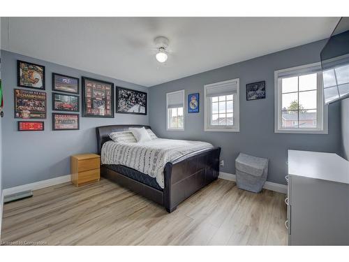 594 Burnett Avenue, Cambridge, ON - Indoor Photo Showing Bedroom