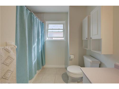 594 Burnett Avenue, Cambridge, ON - Indoor Photo Showing Bathroom