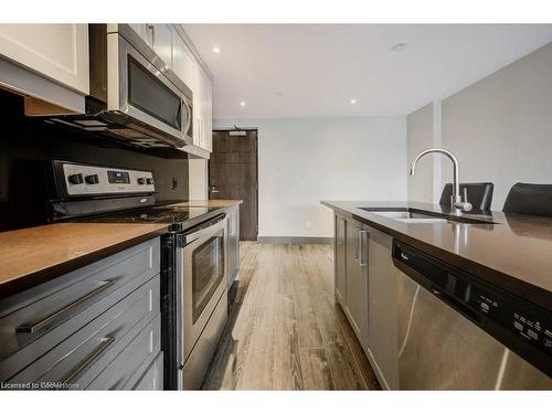 C322-330 Phillip Street, Waterloo, ON - Indoor Photo Showing Kitchen With Upgraded Kitchen