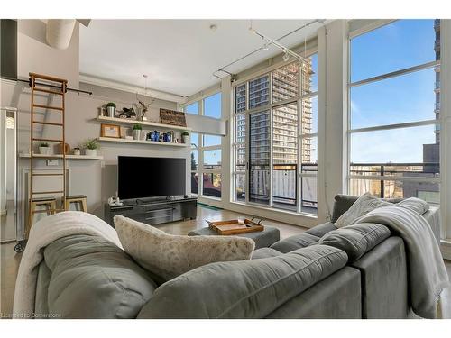 506-410 King Street W, Kitchener, ON - Indoor Photo Showing Living Room