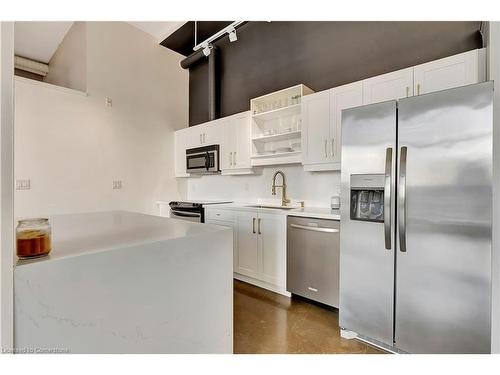 506-410 King Street W, Kitchener, ON - Indoor Photo Showing Kitchen