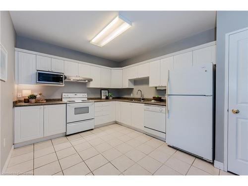 507-255 Keats Way, Waterloo, ON - Indoor Photo Showing Kitchen