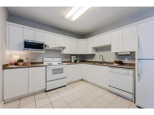 507-255 Keats Way, Waterloo, ON - Indoor Photo Showing Kitchen