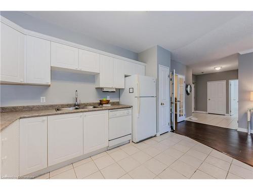 507-255 Keats Way, Waterloo, ON - Indoor Photo Showing Kitchen With Double Sink