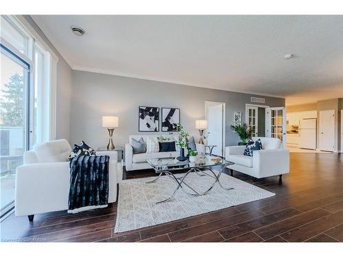 507-255 Keats Way, Waterloo, ON - Indoor Photo Showing Living Room